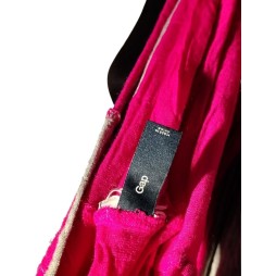 Pink és hamuszürke ölelés – GAP körsál